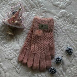 🎁UGG Pink Tech Gloves🎁